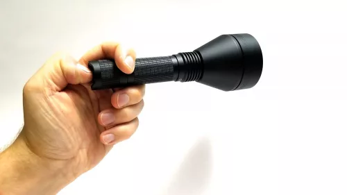 Convoy L21B flashlight with F45R LED, 2760 lumens of output and an approximate 1360 m beam distance, with 4000 K light.